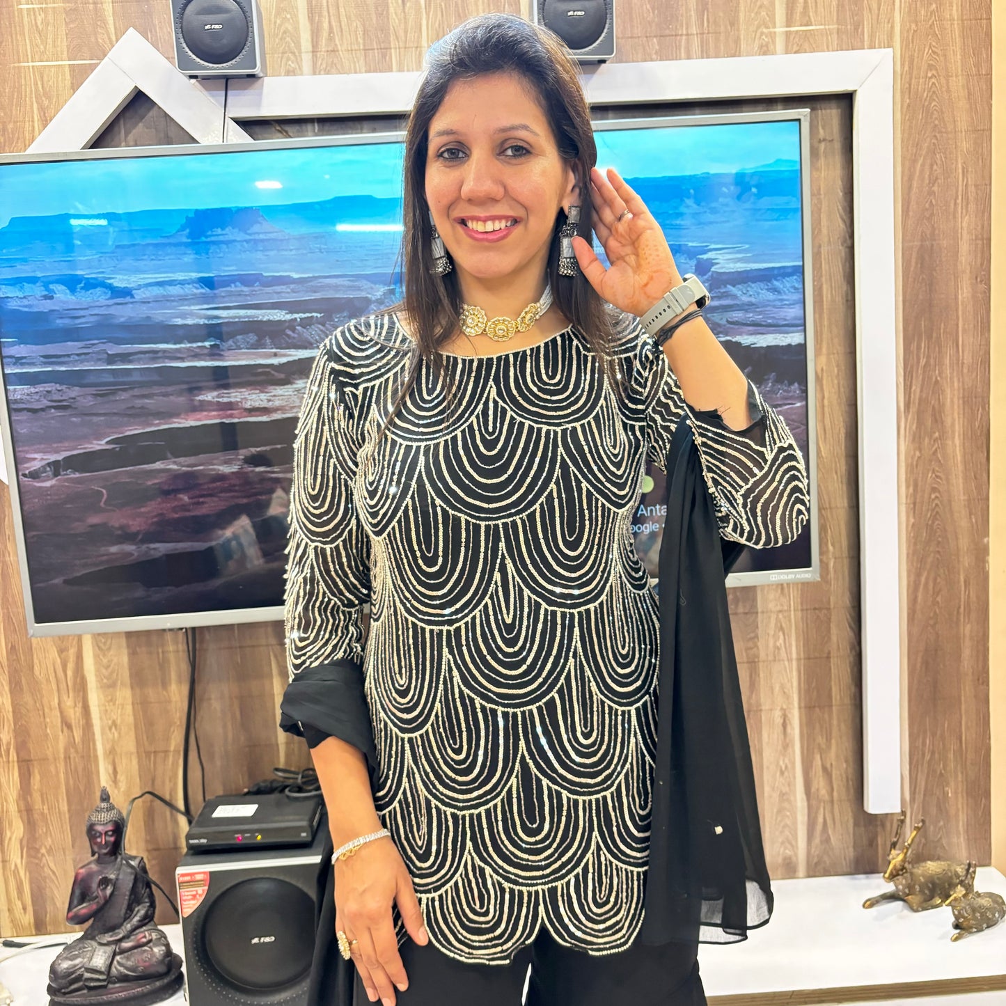 Luxurious Black – Artisanal Elegance