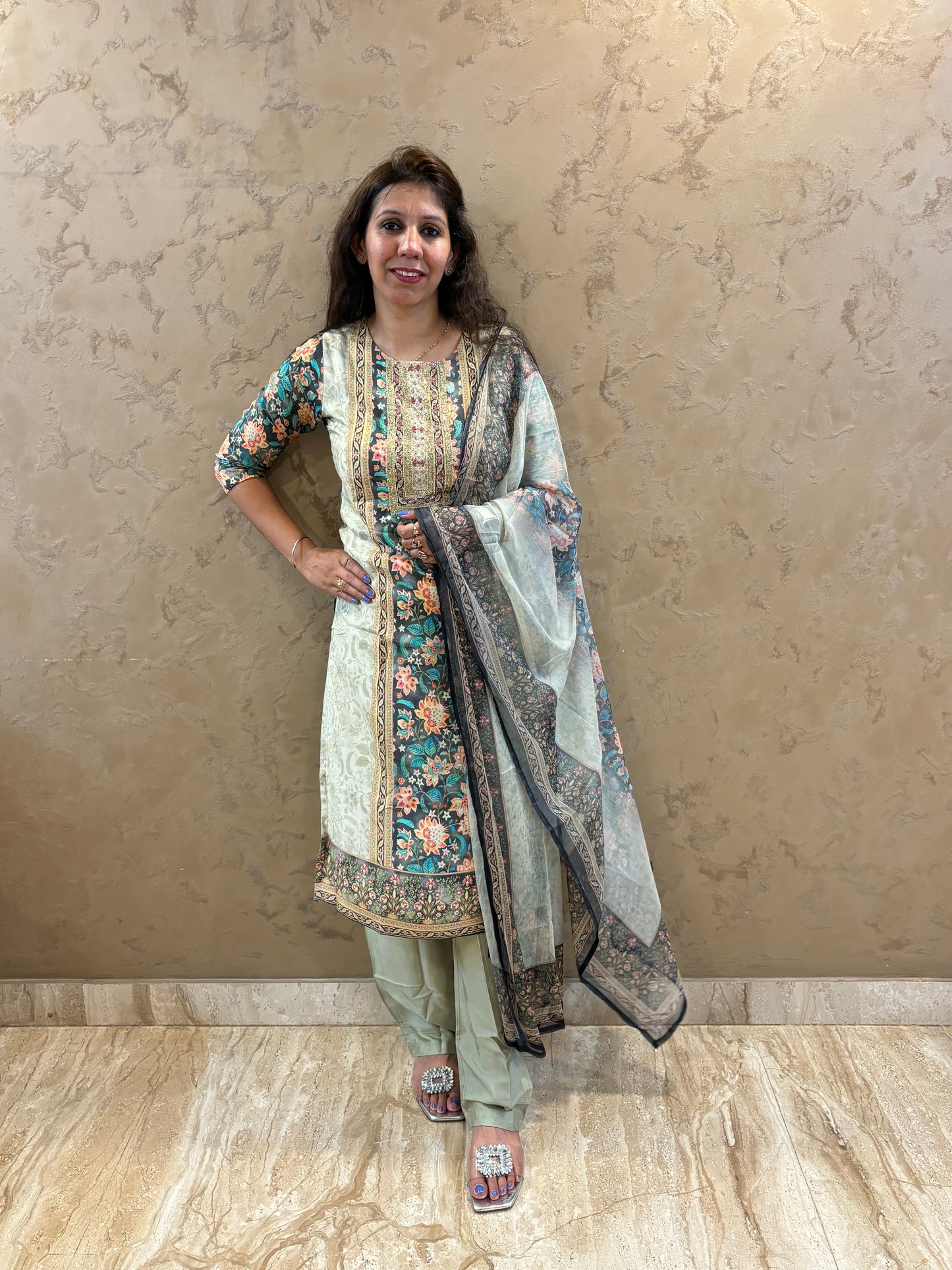 Afsa-Pakistani Suit Set